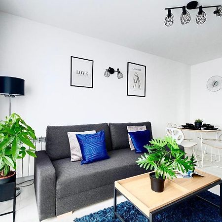 Warsaw Inside Solec With Private Parking Apartamento Exterior foto