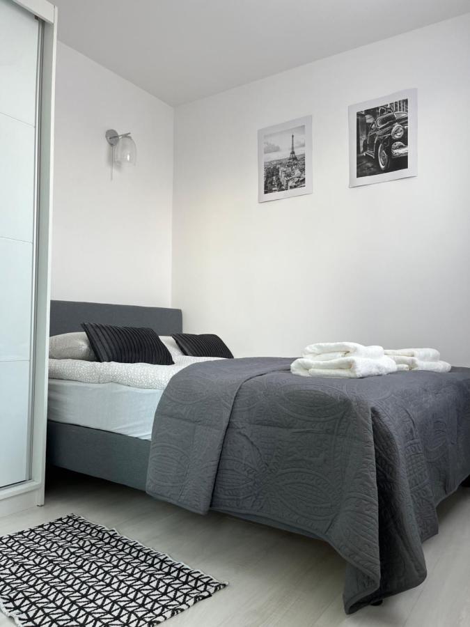 Warsaw Inside Solec With Private Parking Apartamento Exterior foto